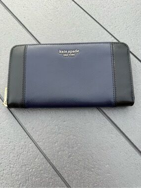 Kate Spade Spencer Continental Black and Navy Textured full Zip Wallet like new